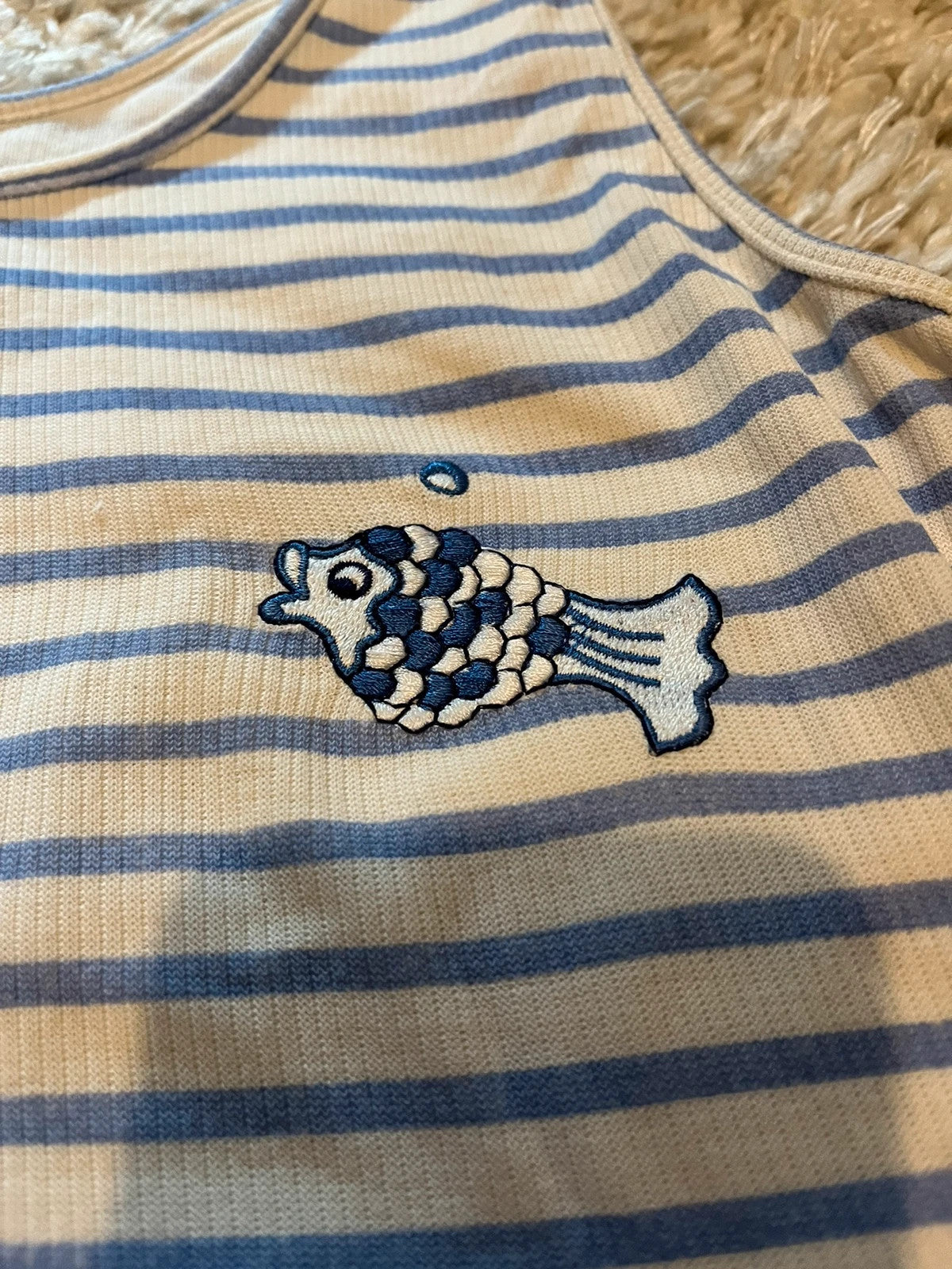 Top vintage logo brodé poisson