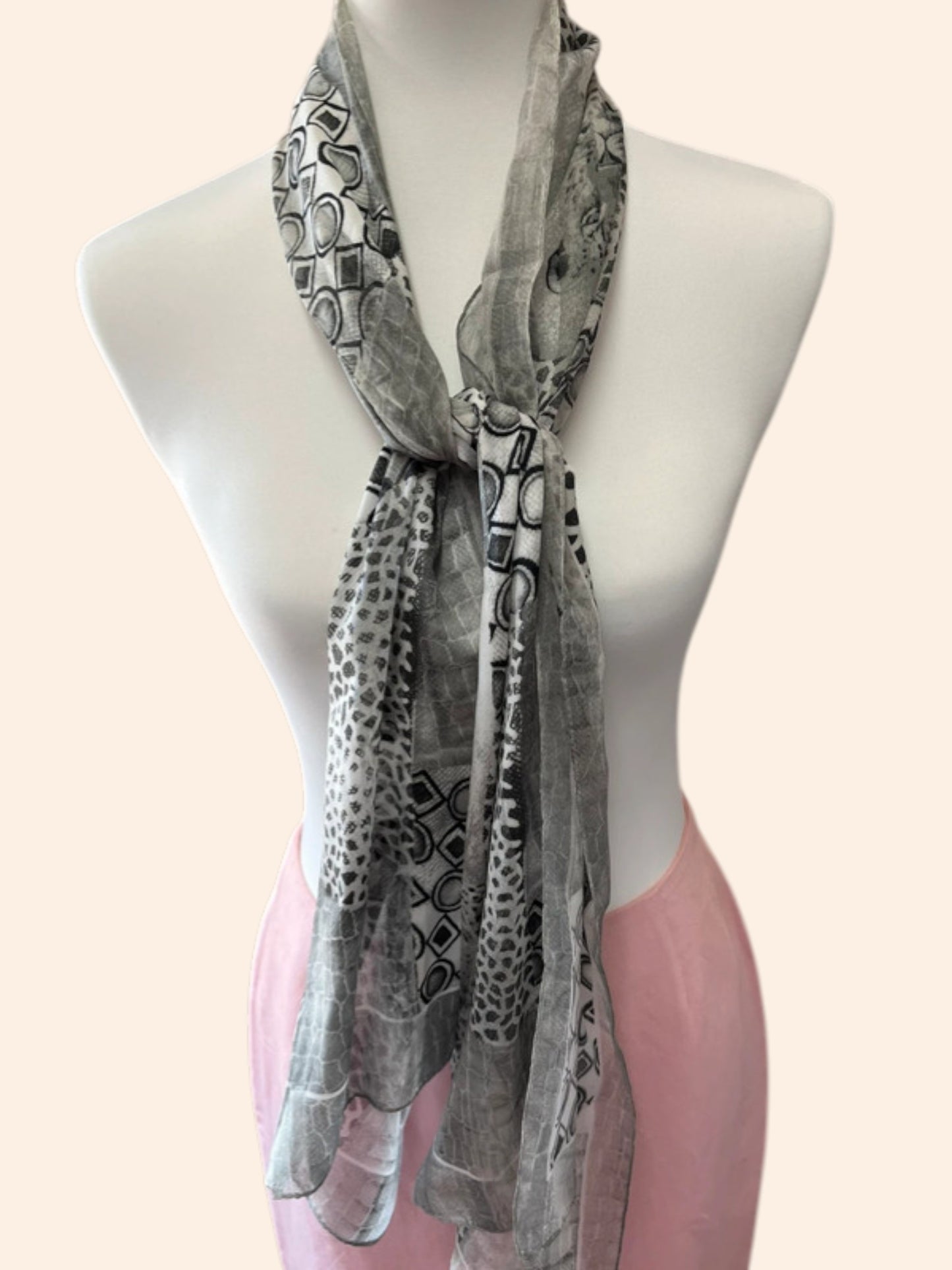 Foulard gris motifs tigre 150x40