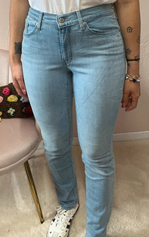 Levis classic straight W27/L30