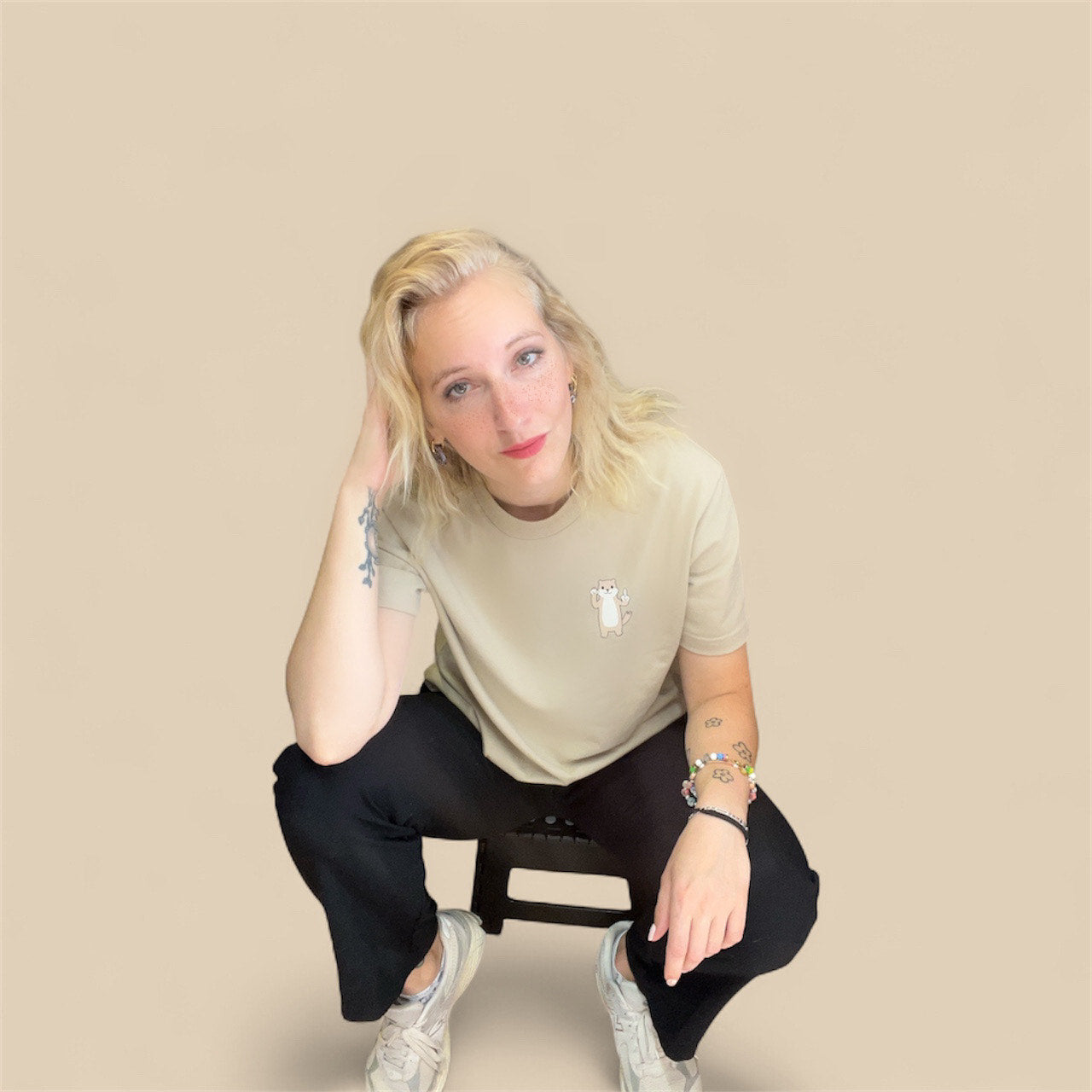 T-shirt CUTIE LOUTRE couleur taupe