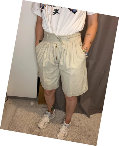 Short vintage large longueur genou