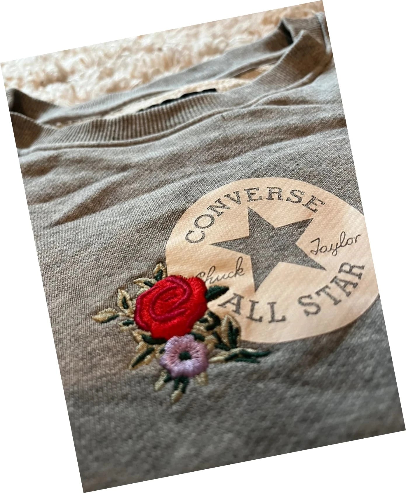 Sweat converse fleurs brodées
