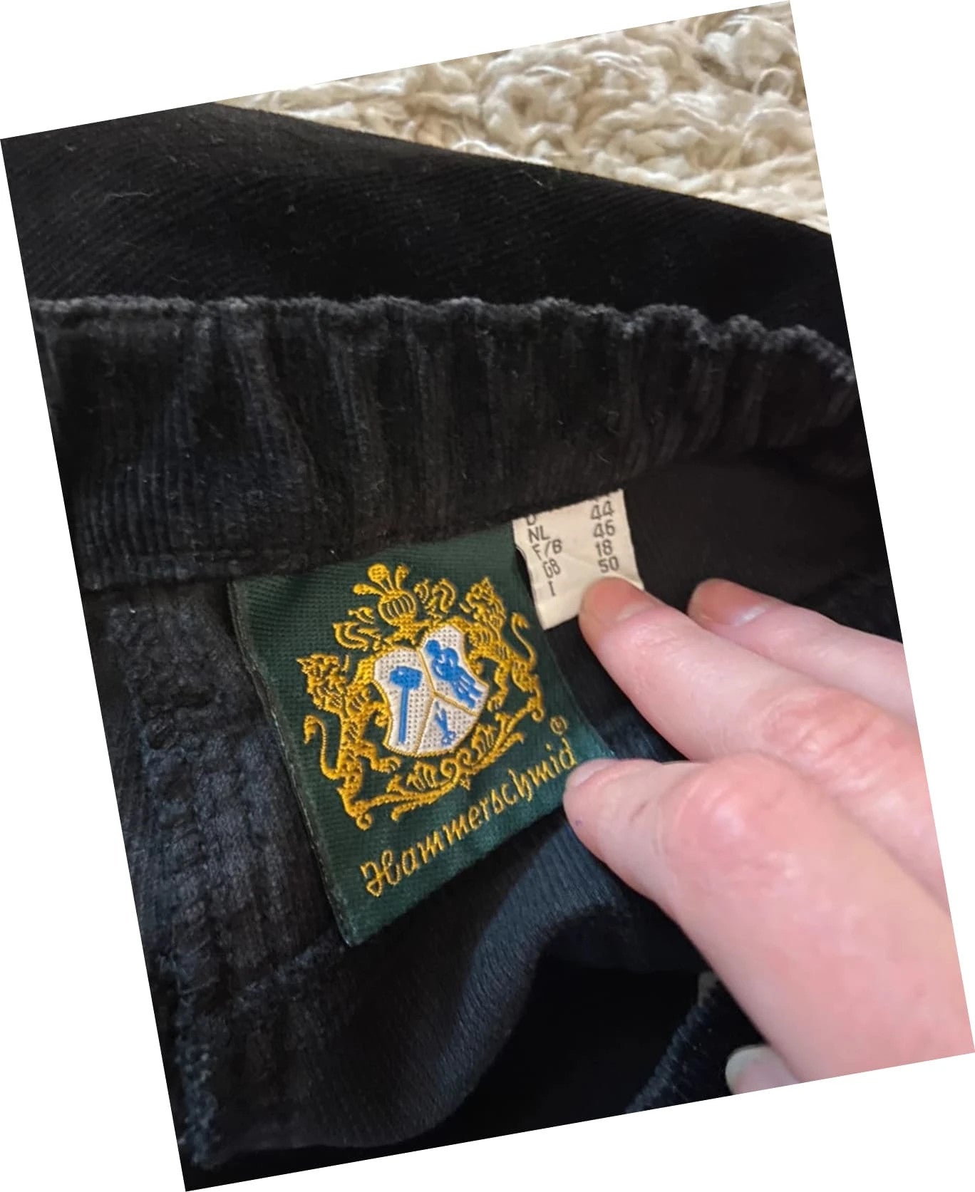 Pantalon Hammerschmid en velours côtelé fleurs brodées