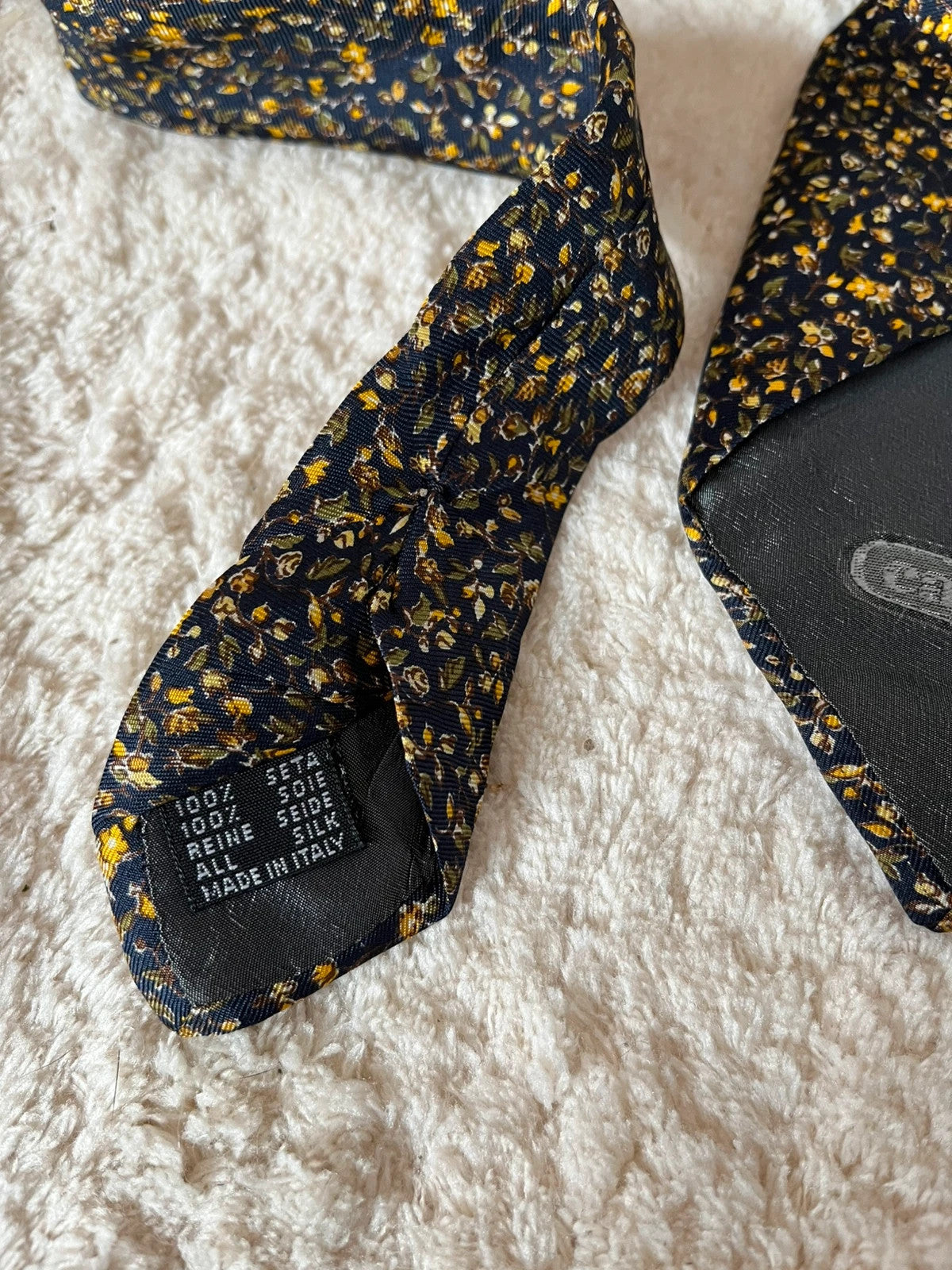 Cravate Cacharel vintage à fleurs en soie made in Italy