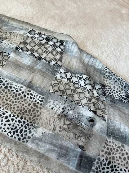 Foulard gris motifs tigre 150x40