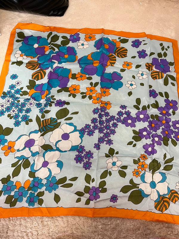 Foulard vintage motifs fleurs 65x65