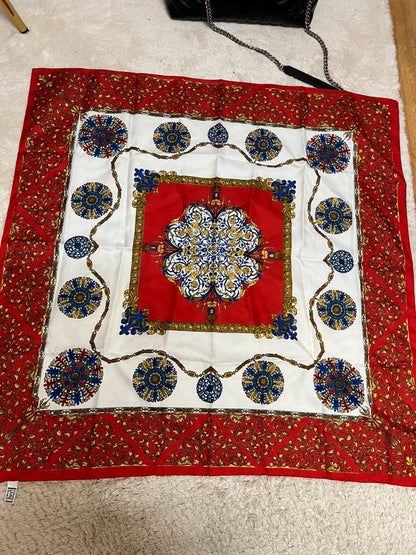 Foulard vintage à motifs 80x80