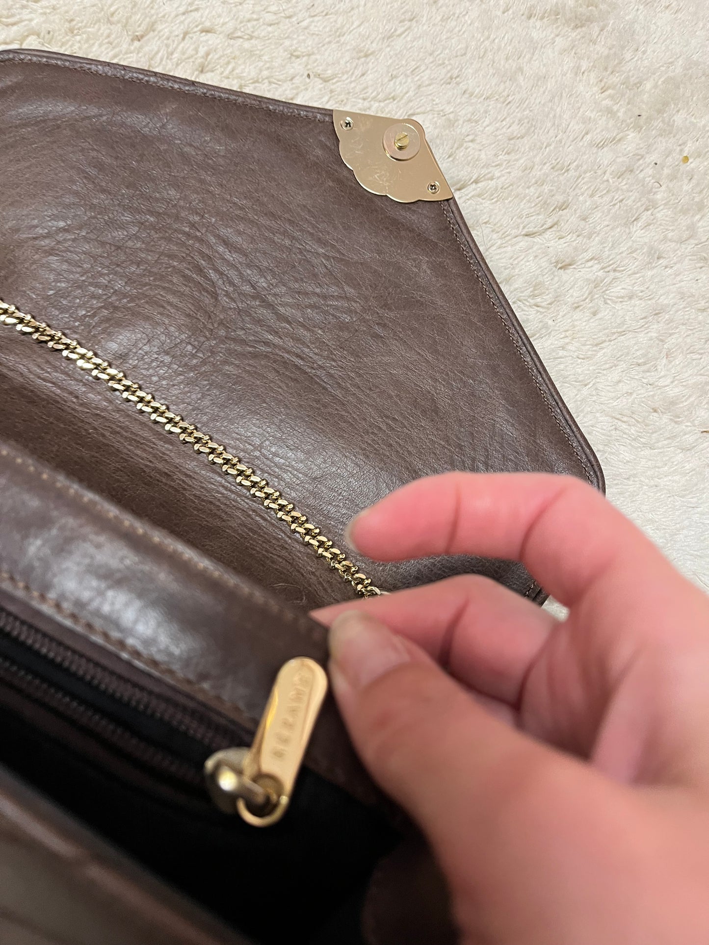 Sac enveloppe en simili-cuir Sézane