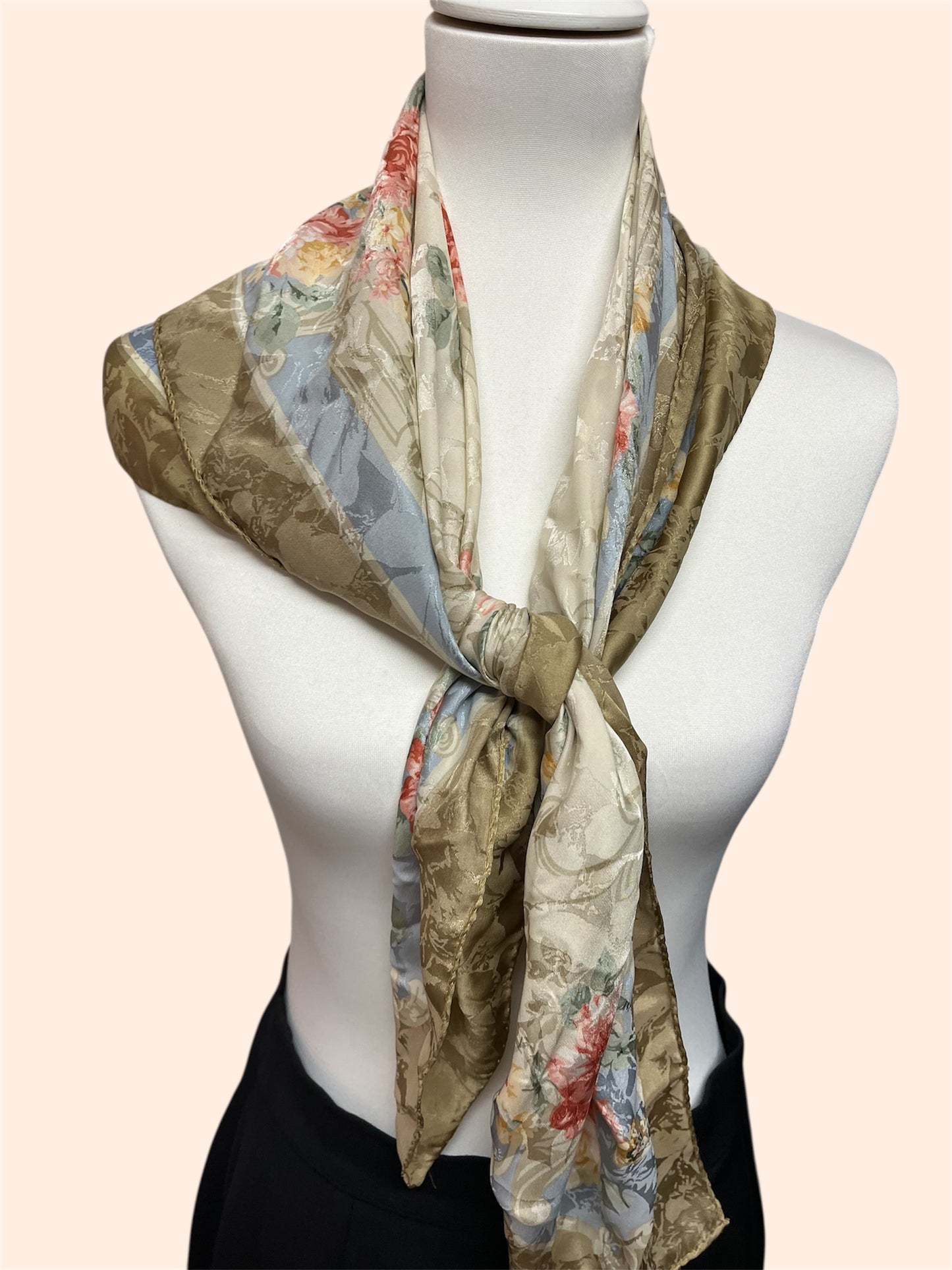 Foulard vintage - Motifs fleurs 100% soie